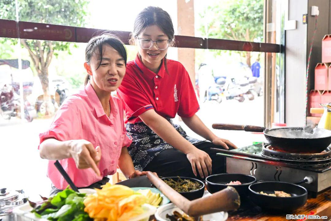 全网追的“扁担女孩”，找了一份暑假工，时薪12元 - 安庆生活资讯 - 安庆28生活网 anqing.28life.com